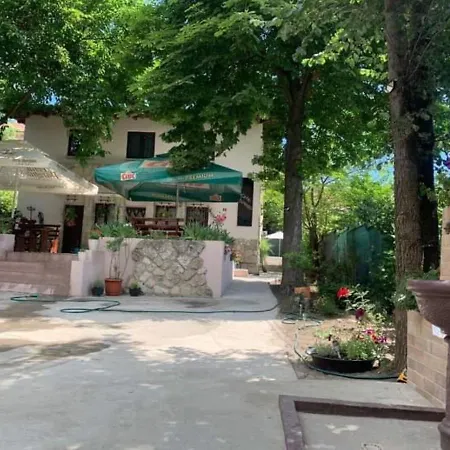 Casa Chriss אפורי סוד
