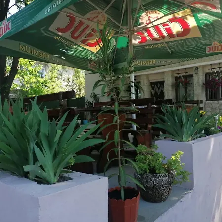 Casa Chriss 南埃福列